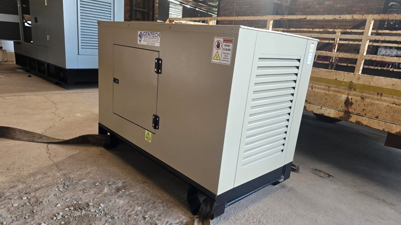 25 kVA FAW custom-colour solar backup generator for Vundla Boerdery